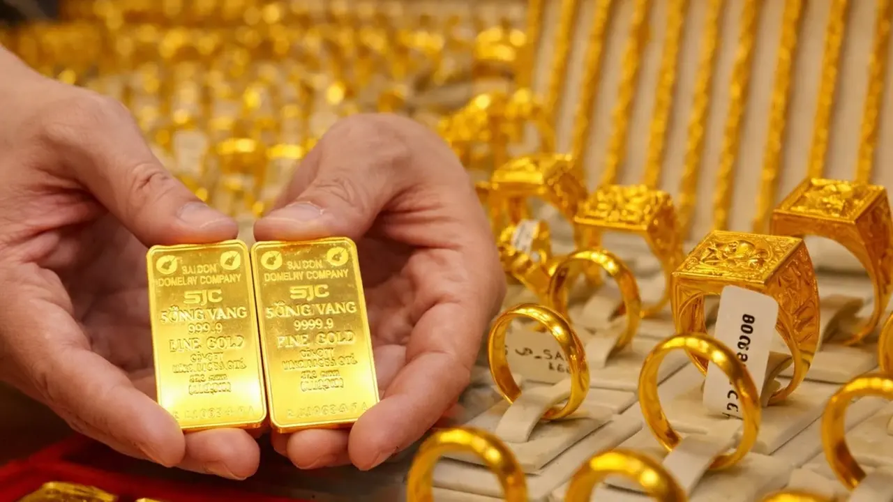 انخفاض حاد في أسعار الذهب متأثرًا بضغوط جني الأرباح في جميع القطاعات